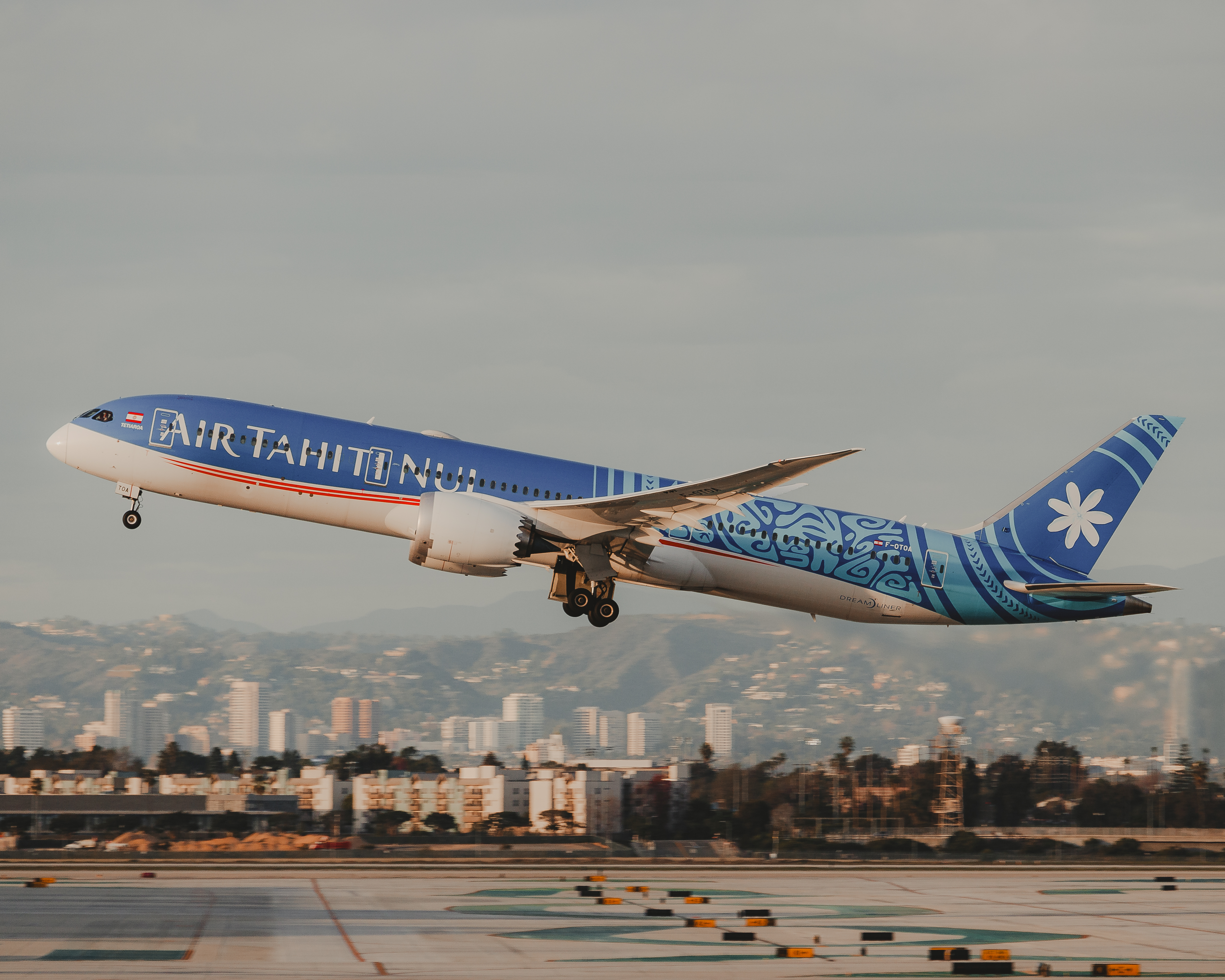 Air Tahiti Nui 787 at LAX