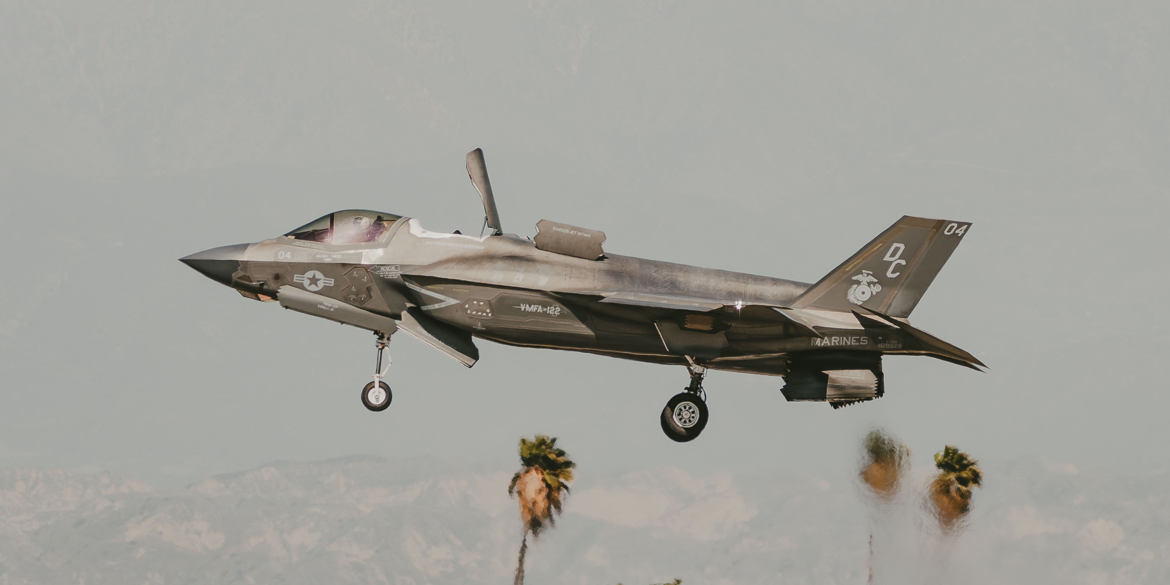 USMC F-35B landing
