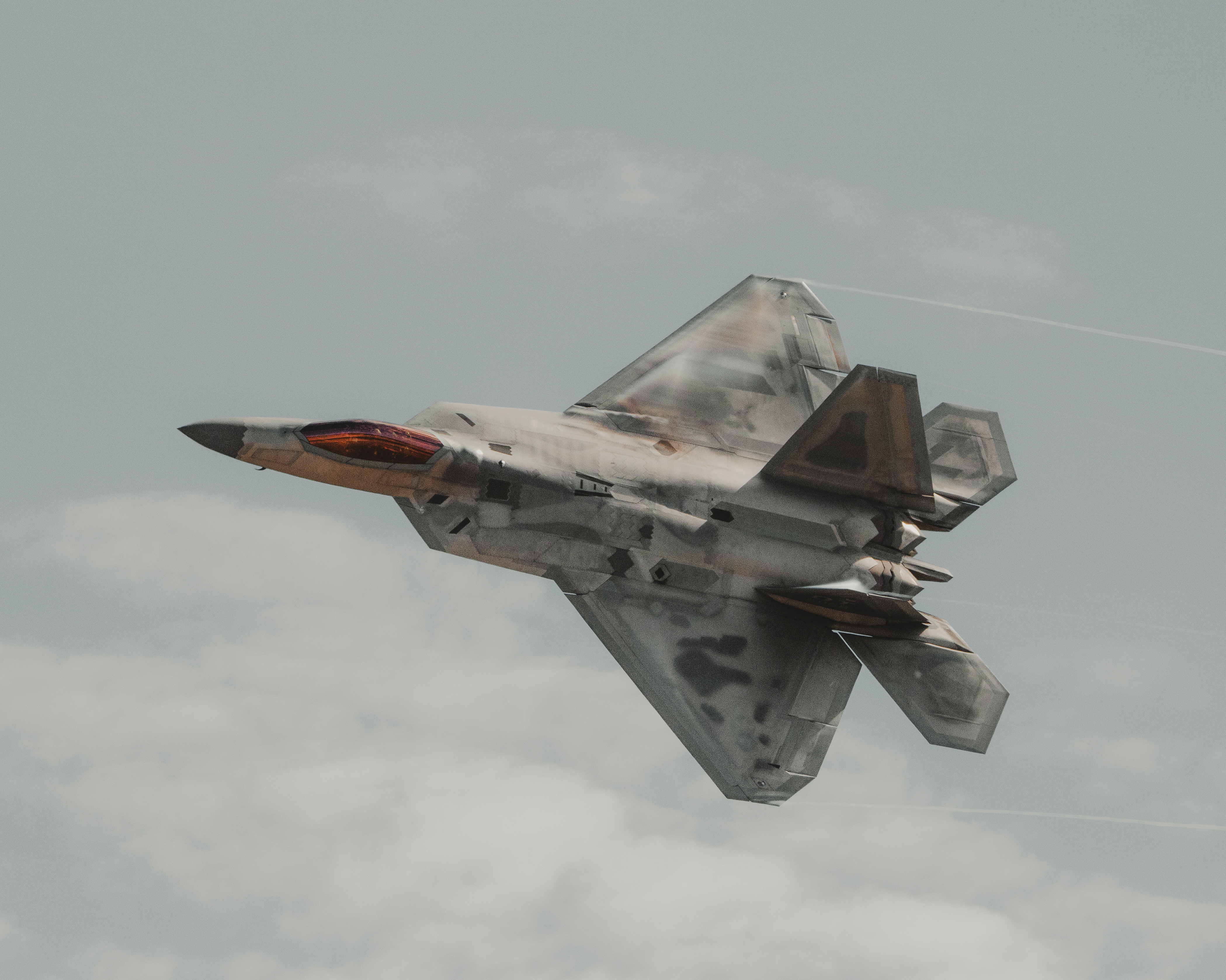 F-22 Raptor banking