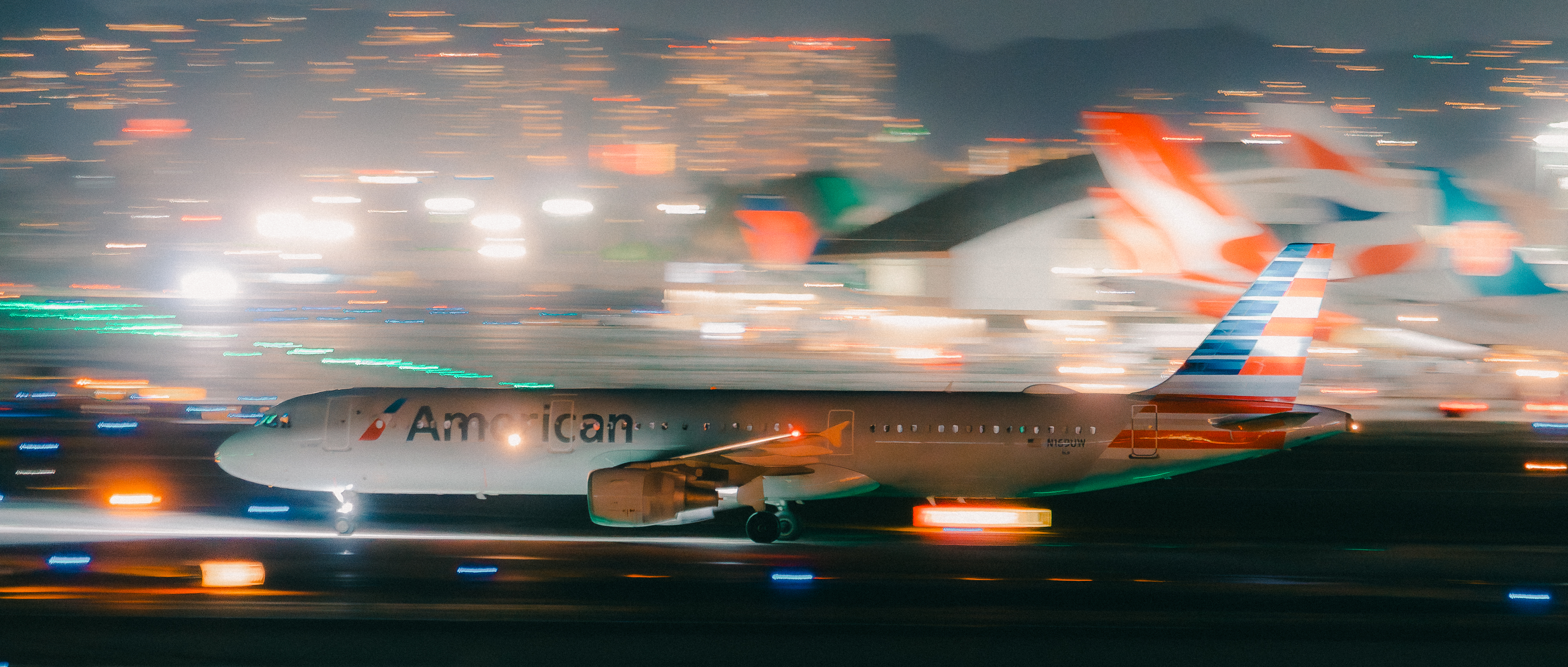 American Airlines night panning