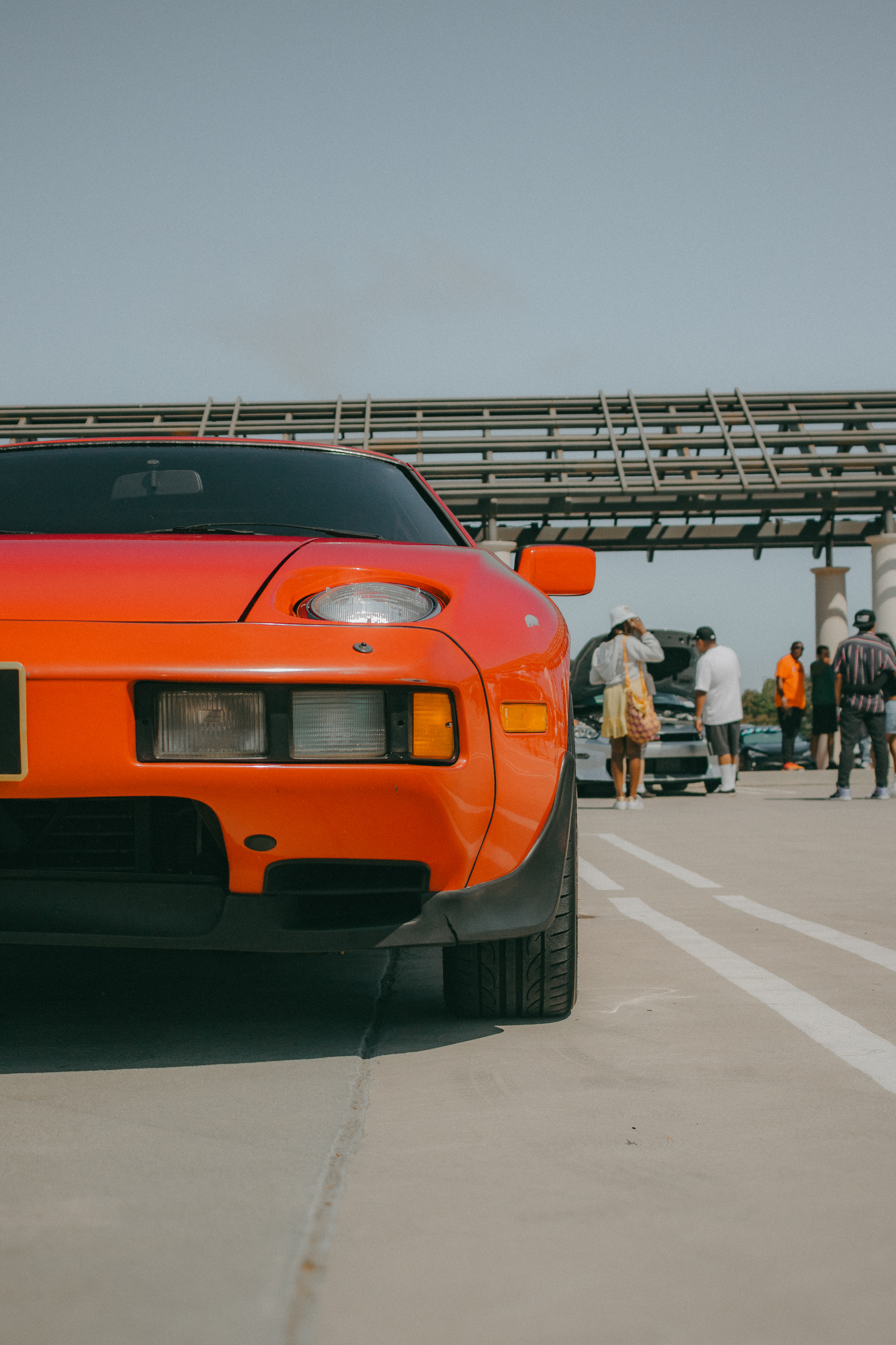 Porsche 928 orange